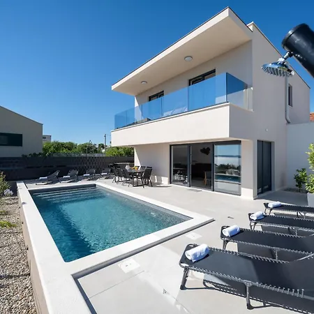 La Vista E Bella Villa